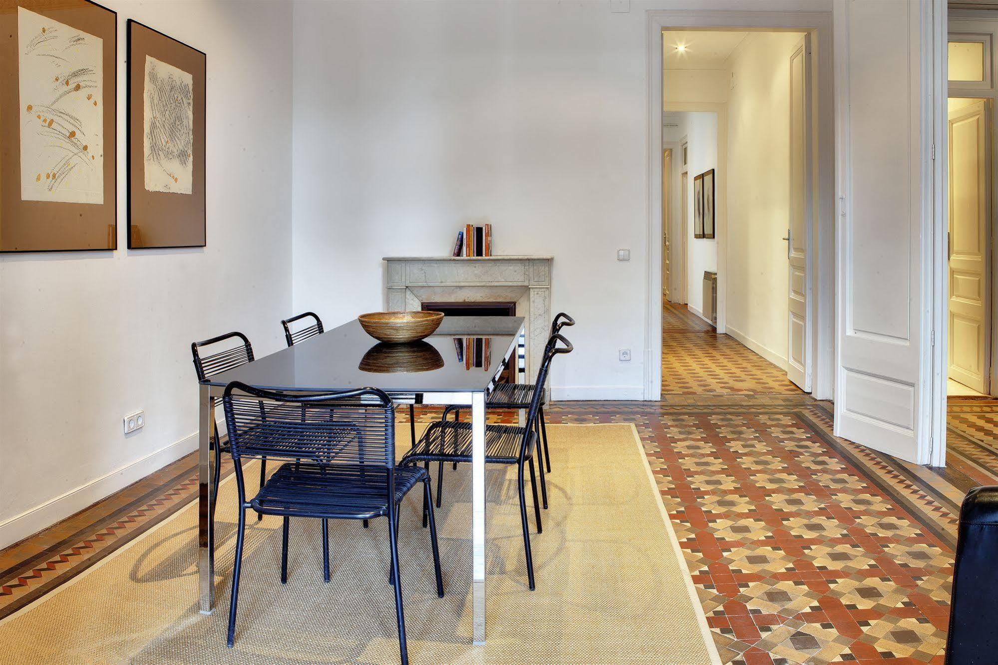 Barcelona Apartment Val Екстериор снимка